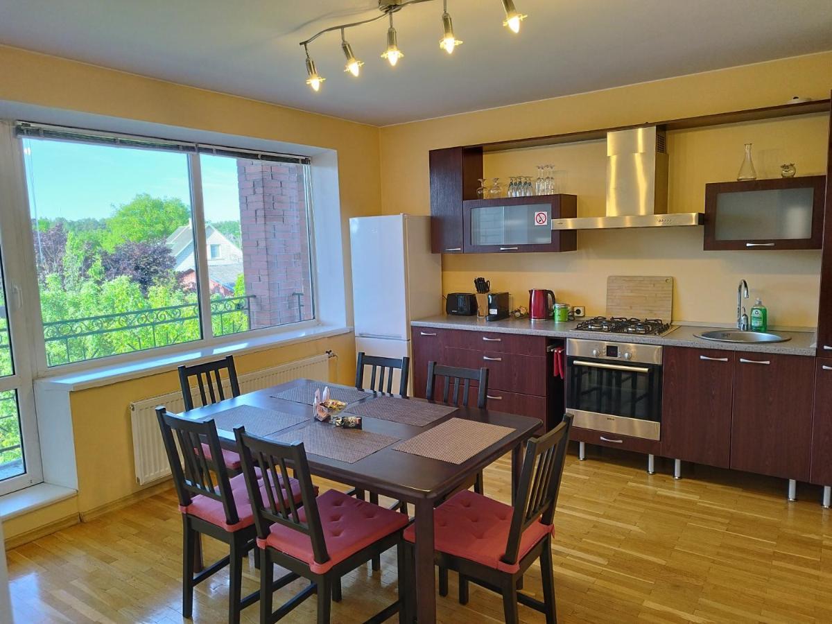 Spacious & Cozy Apartment With Forest View Zapyskis 外观 照片