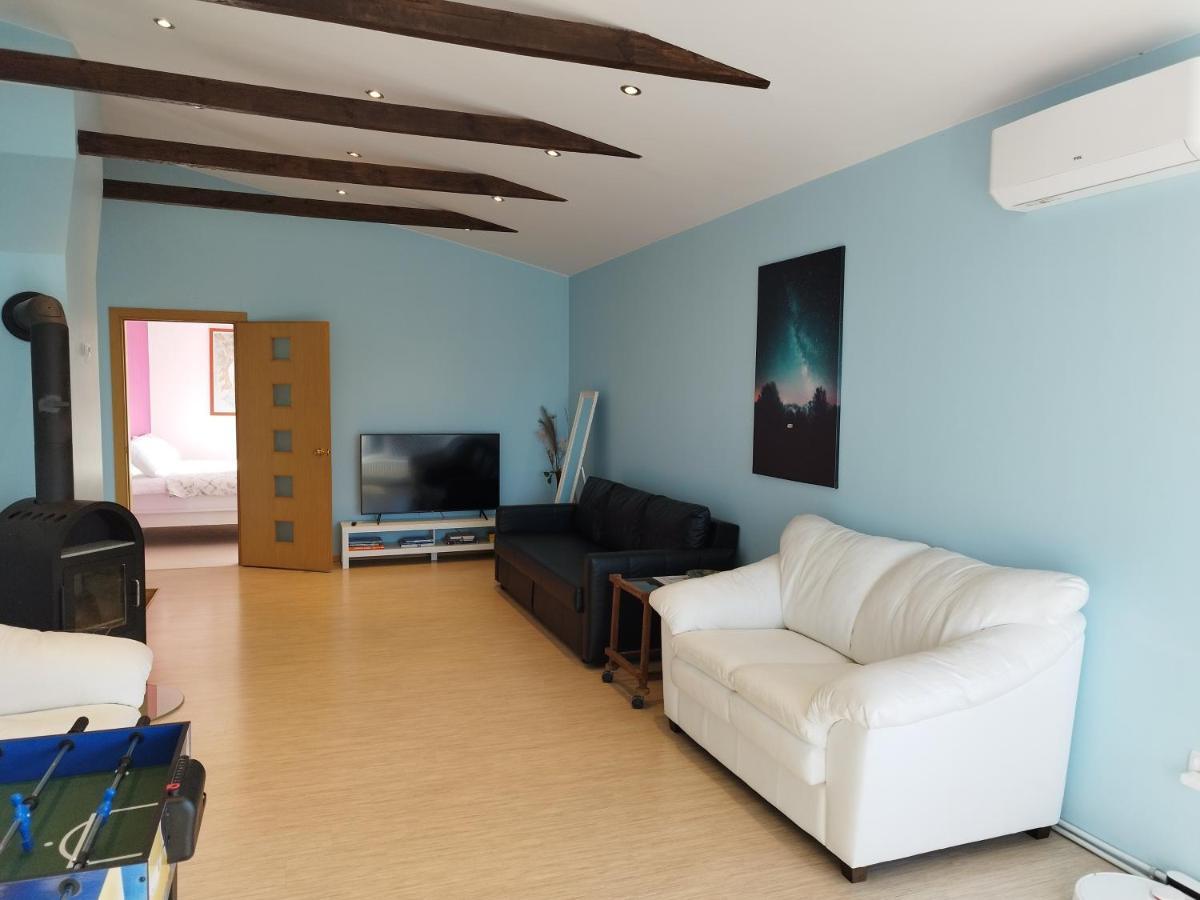 Spacious & Cozy Apartment With Forest View Zapyskis 外观 照片